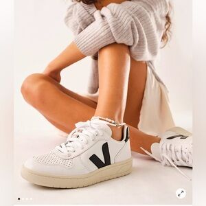 Veja V-10 Sneakers Extra White/Black Women's size 7